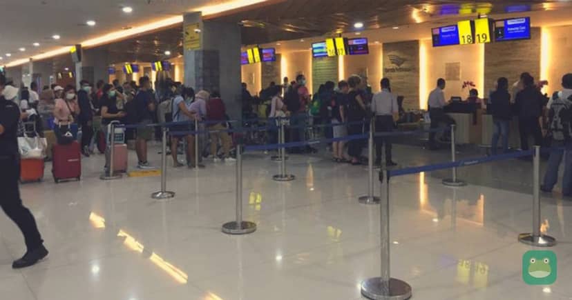 Domestic terminal check-in area of Ngurah Rai International Airport Cropped and branded by Lounge Frog; Public domain.