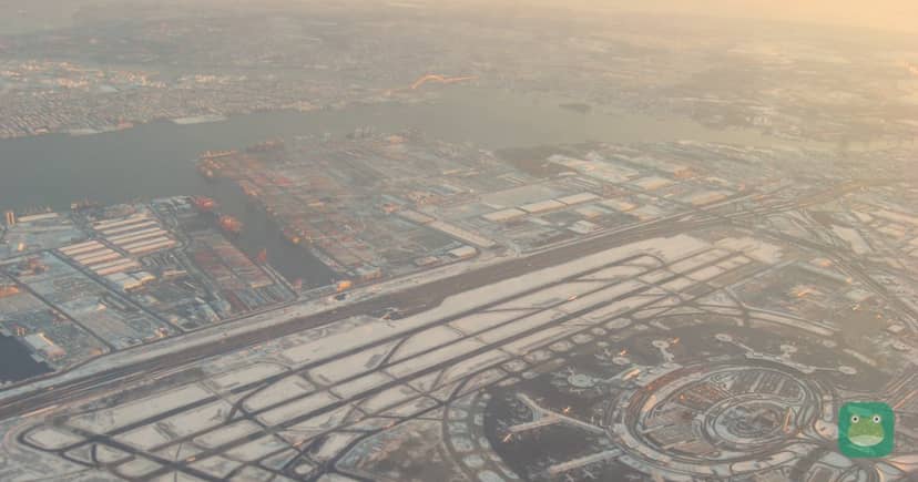 Newark Liberty International (photo: T2009-02-06). Cropped and branded by Lounge Frog; Public domain.
