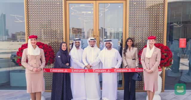 Emirates opens a Bahrain travel store with a Boeing 777 business seat to try