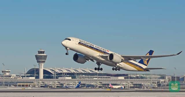 Singapore Airlines and Lufthansa aircraft at Munich Airport
