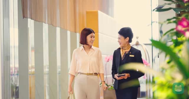A Singapore Airlines concierge escorts a First Class passenger at Changi Airport