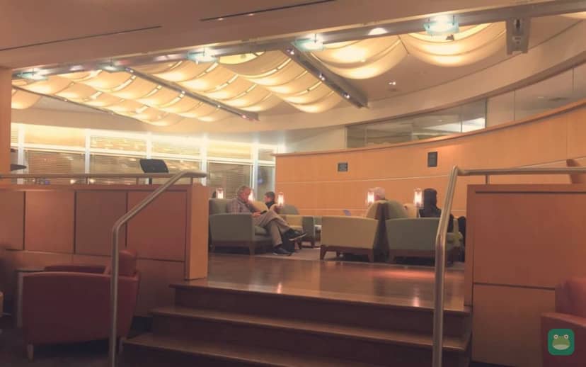 Chesapeake Club, BWI Concourse E — split-level seating