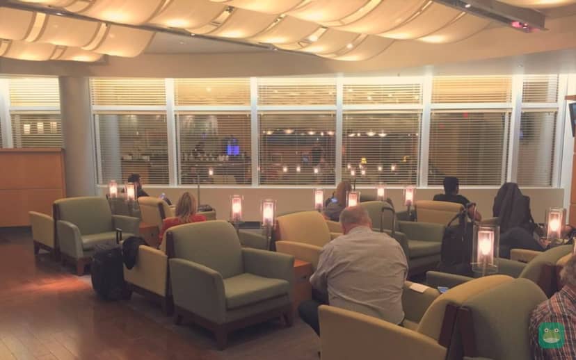 Chesapeake Club, BWI Concourse E — main seating area