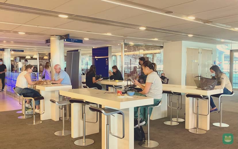 High-top seating and desk area, British Airways Galleries Club South, Heathrow Terminal 5