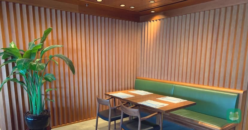 Cathay Pacific The Pier (First), HKG Terminal 1 — dining table and seating