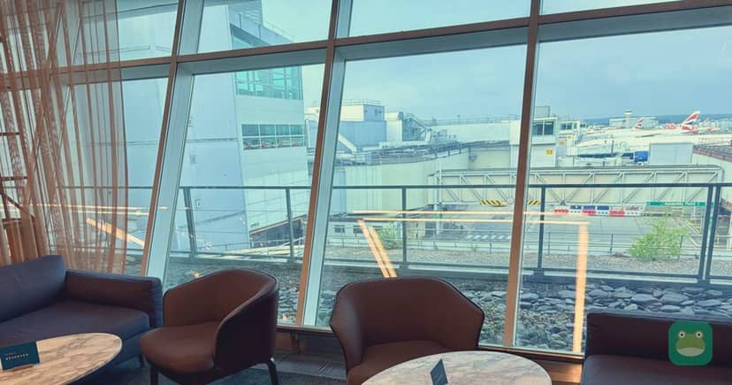 Club Aspire Lounge, LGW South Terminal — window seating with apron views
