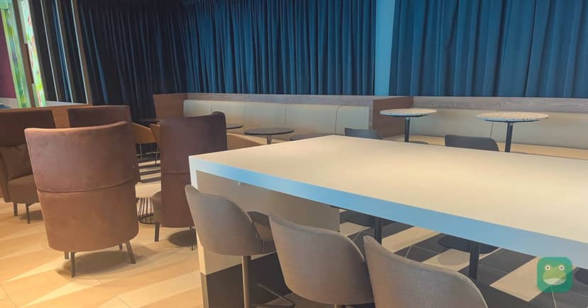 Aspire Lounge 41, AMS Non-Schengen Piers — communal table, wine station and beer taps