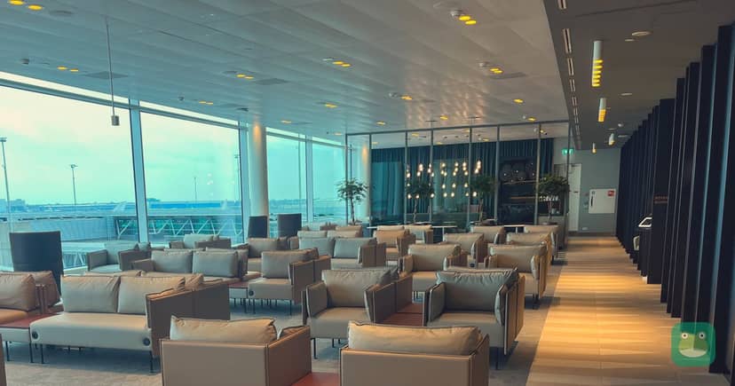 Aspire Lounge 41, AMS Non-Schengen Piers — main seating area