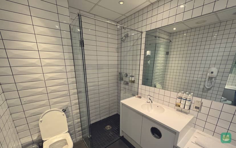 Shower room, Virgin Atlantic Revivals arrivals lounge, Heathrow T3