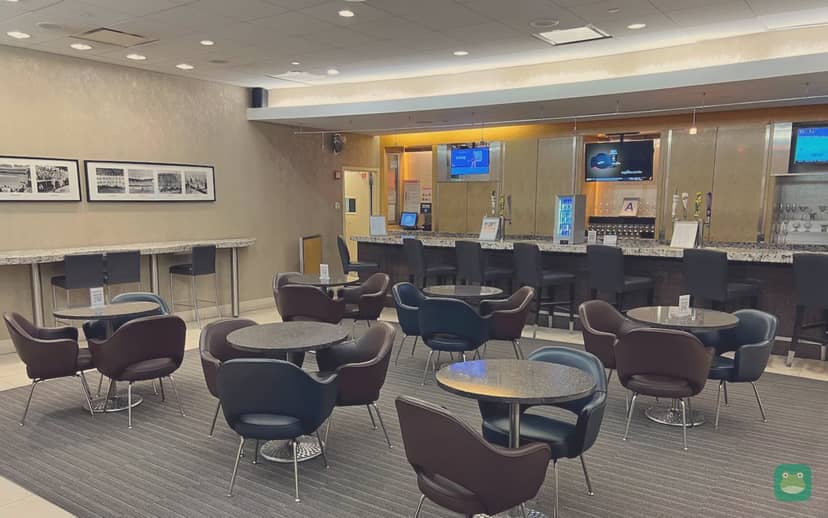 Admirals Club, JFK Terminal 8 Concourse C — bar