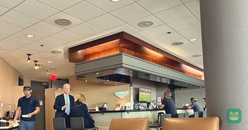 American Airlines Admirals Club, BNA Concourse C — bar