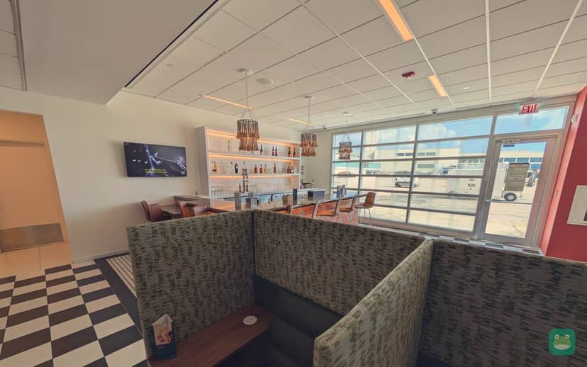 Escape Lounge, SJU Terminal B — seating