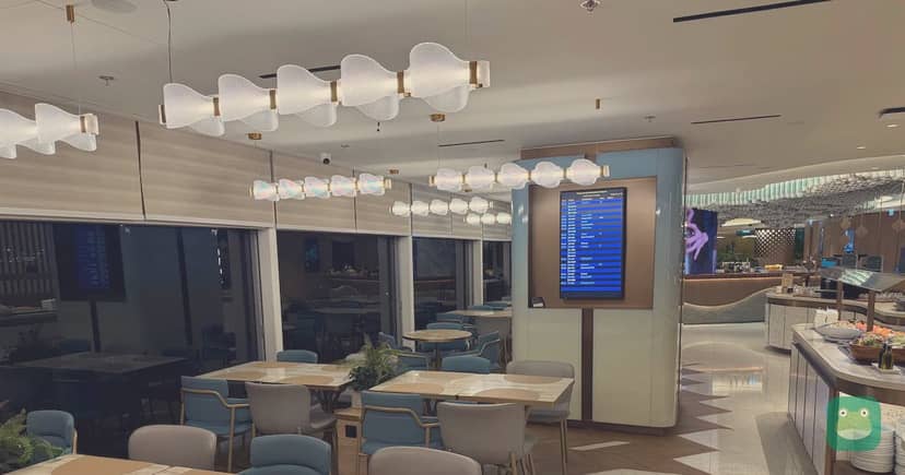 Kyra Lounge, HKG Terminal 1 (gate 23) — dining and seating area