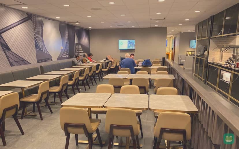 Plaza Premium Lounge (T3 International), YYZ Terminal 3 — dining area