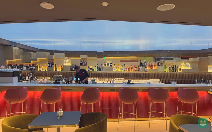 Virgin Atlantic Clubhouse, LAX Tom Bradley International Terminal — bar