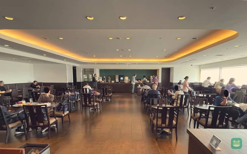 JAL Sakura Lounge North, HND Terminal 1 — dining area