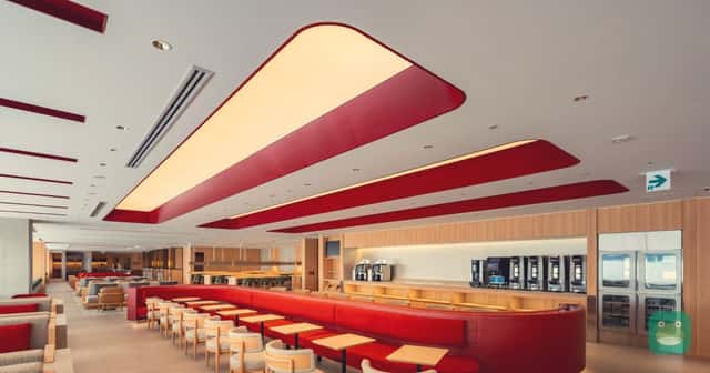 JAL's renewed Sakura Lounge in Haneda Terminal 1's north wing.