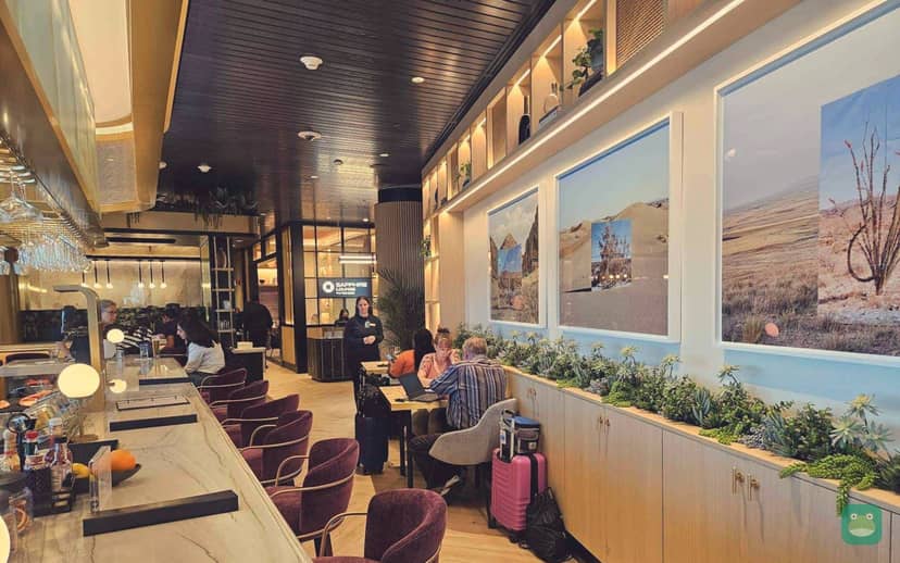 Chase Sapphire Lounge by The Club, PHX Terminal 4 — lounge seating