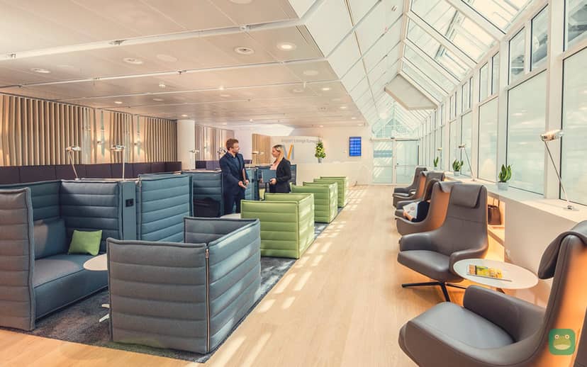 Airport Lounge Europe, MUC Terminal 1 — seating with reception desk behind
