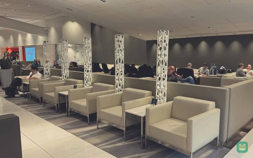 National Bank Lounge, YUL Domestic/International Jetty — seating area