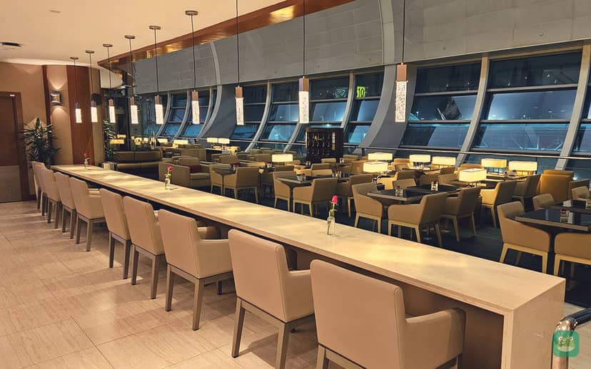 Emirates Business Class Lounge, DXB Terminal 3 Concourse C — dining area