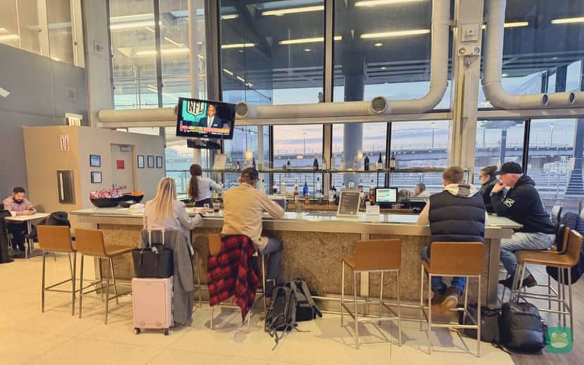 Admirals Club, ORD Terminal 3 Concourse L — bar