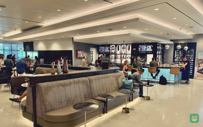 Delta Sky Club (A), SLC Concourse A — seating area
