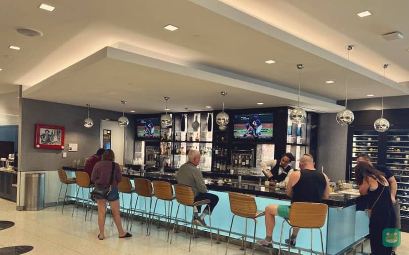 Delta Sky Club (A), SLC Concourse A — bar