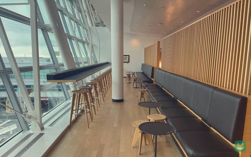 Wingtips Lounge, JFK Terminal 4 — main seating
