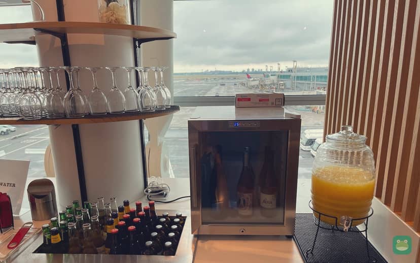 Wingtips Lounge, JFK Terminal 4 — bar