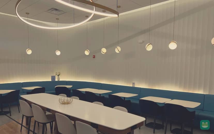 Air France-KLM Lounge, IAD Concourse A — dining area