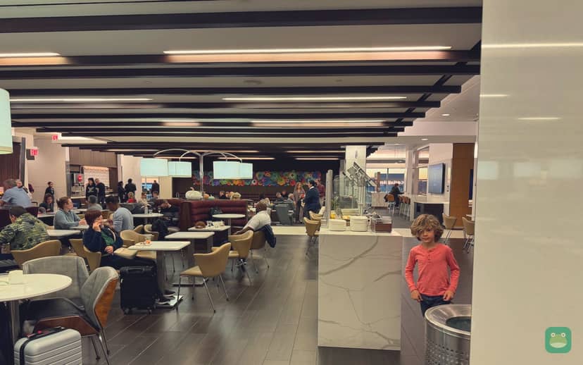 Delta Sky Club, JFK Terminal 4 Concourse B — dining area