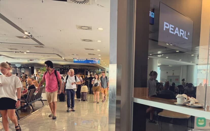 Pearl Lounge, NAP Terminal 1 — seating area