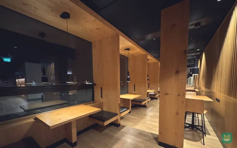 SWISS Lounge D, ZRH — bistro seating (2026)