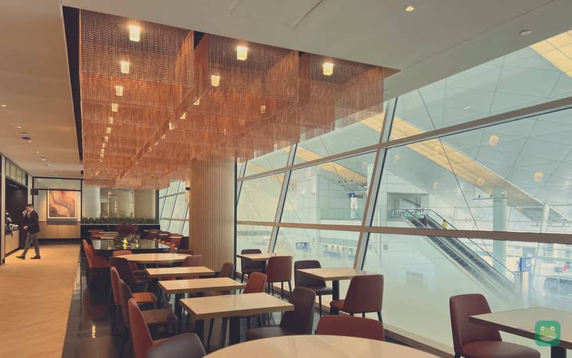 Chase Sapphire Lounge by The Club, DFW Terminal D — dining area