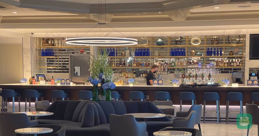 United Polaris Lounge, IAD Concourse C — bar