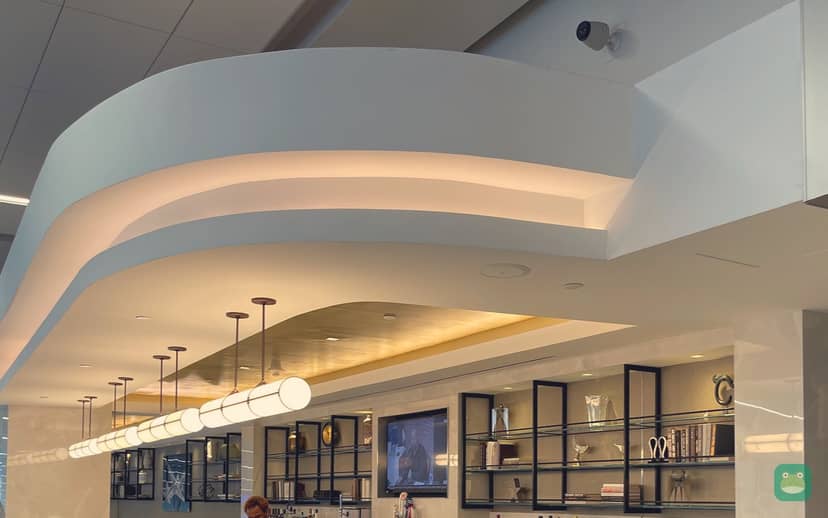 United Club, LGA Terminal B — bar