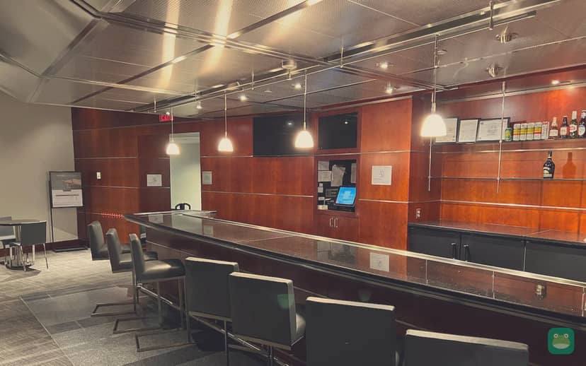 American Airlines Admirals Club, TPA Airside F — bar