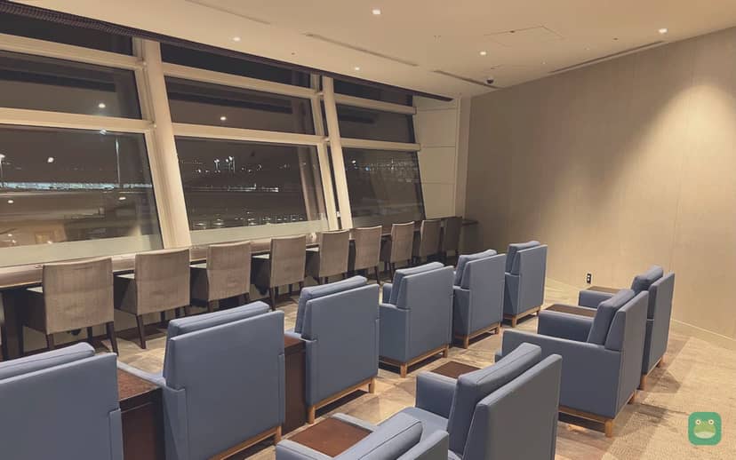 TIAT Lounge, HND Terminal 3 — lounge seating