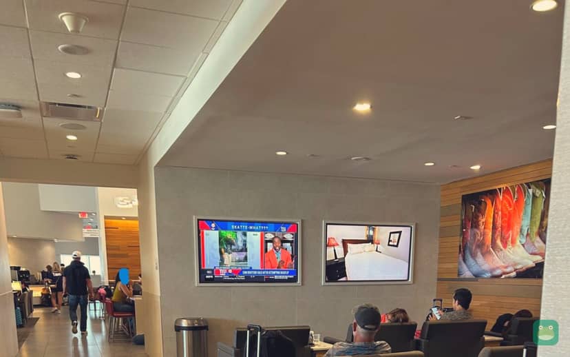 Admirals Club, DFW Terminal D — seating
