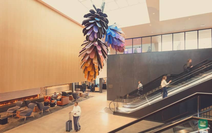 United Club (B East), DEN Concourse B near Gate B44 — lounge interior
