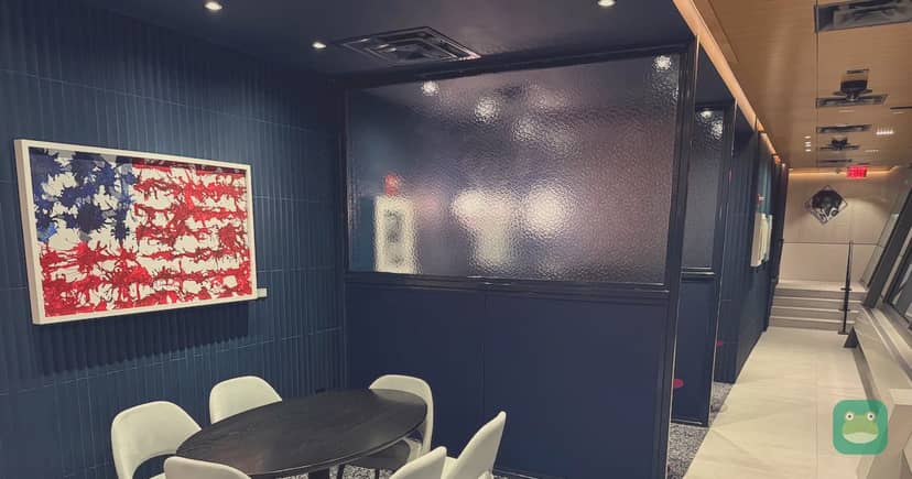 Capital One Lounge, IAD Main Terminal — semi-private seating nooks