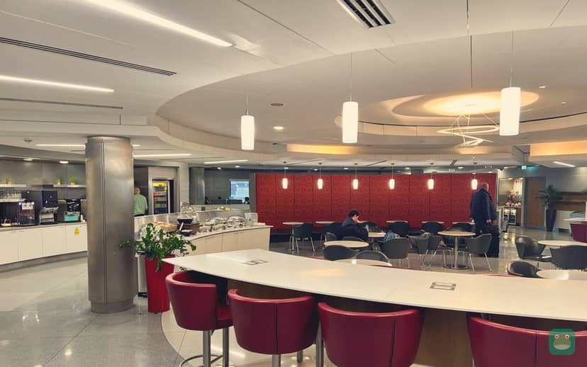 Round dining area, American Airlines Admirals Club, Heathrow Terminal 3