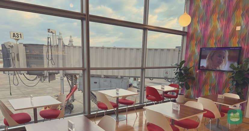 Virgin Atlantic Clubhouse, IAD Concourse A — dining area