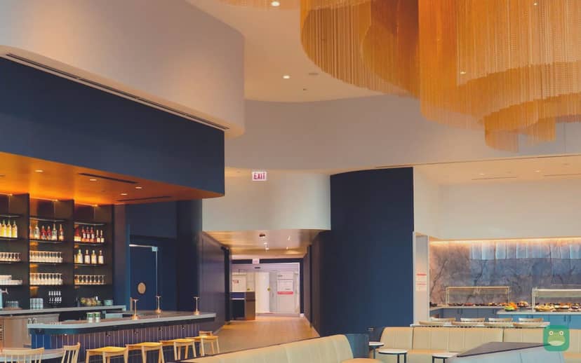 LOT Business Lounge, ORD Terminal 5 — lounge area
