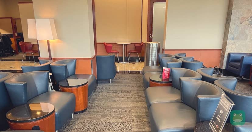 Delta Sky Club, DTW McNamara Terminal (A38) — seating and tables