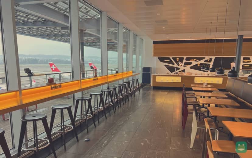 Dining area, SWISS Business Lounge, Zurich Dock E