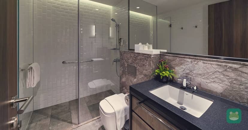 Plaza Premium Lounge (Gate 1), HKG Terminal 1 — shower suite