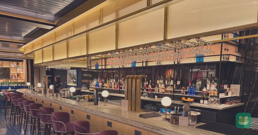 Chase Sapphire Lounge by The Club, PHL D/E Connector — bar