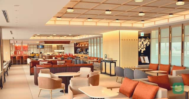 JAL First Class Lounge, HND Terminal 1 North Wing — seating in the renewed lounge
